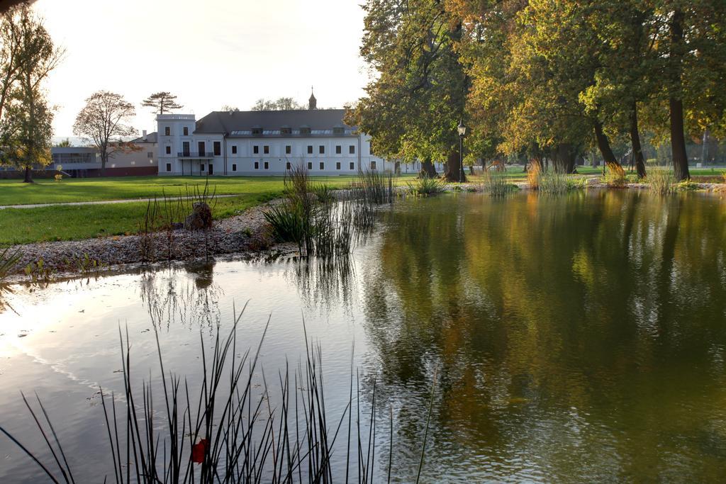 Chateau Appony Exteriör bild